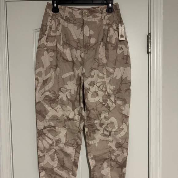 New Anthropologie Pants Frannie  High Rise Tapered Leg Printed Tan White Size 28 - Picture 1 of 4